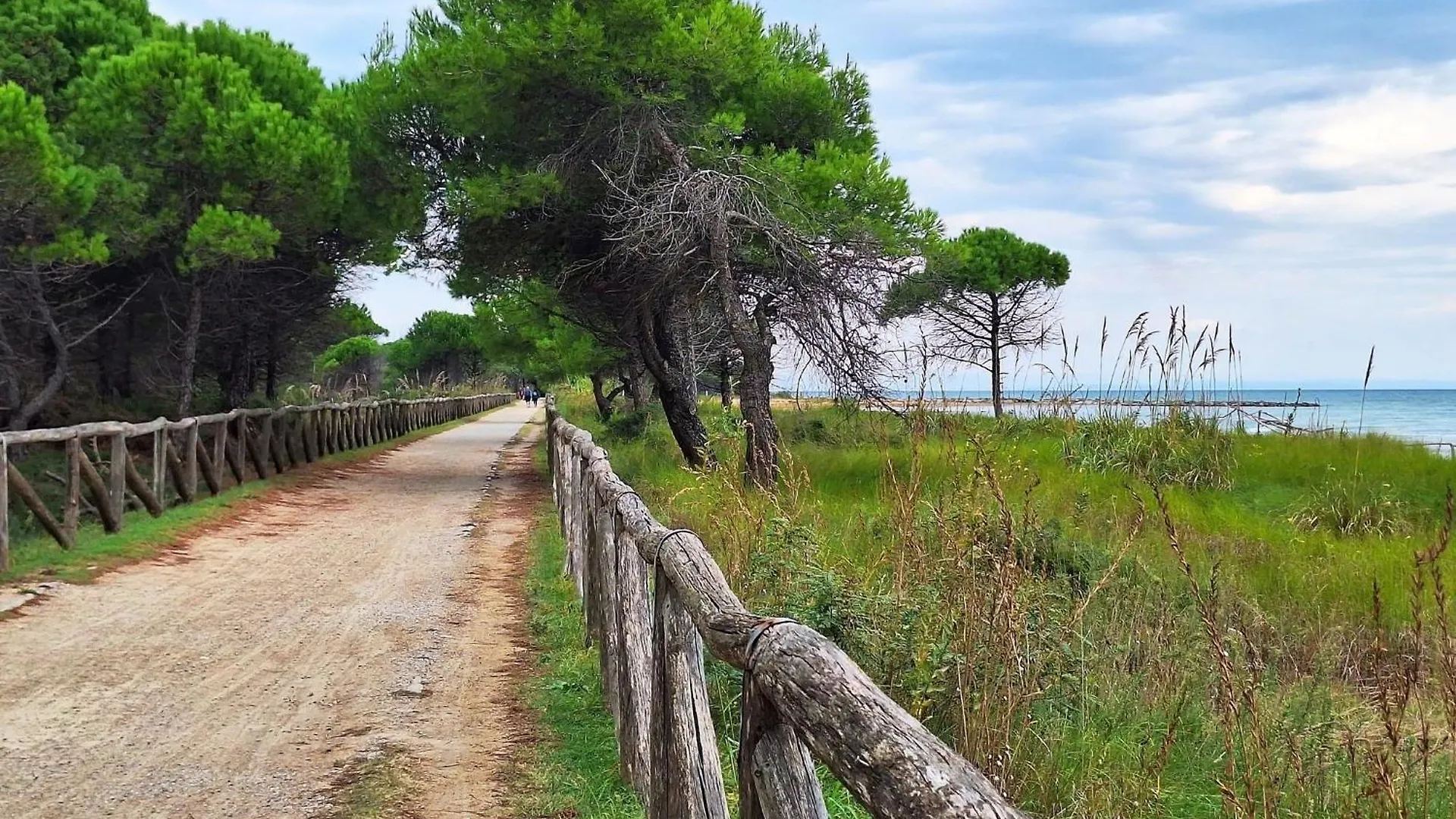 Colorful Apartment With Fenced Garden And Fireplace Bibione İtalya